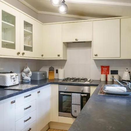 Three Trees - Hot Tub & Dog-friendly - White Cross Bay Tatil Evi Windermere