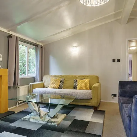 Three Trees - Hot Tub & Dog-friendly - White Cross Bay Holiday home