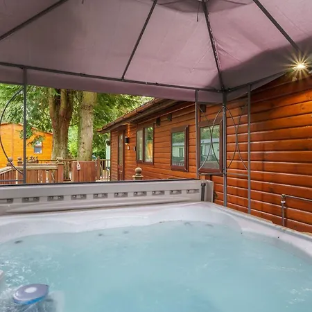 Three Trees - Hot Tub & Dog-friendly - White Cross Bay Holiday home Windermere