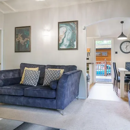 Three Trees - Hot Tub & Dog-friendly - White Cross Bay