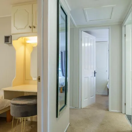 Three Trees - Hot Tub & Dog-friendly - White Cross Bay *