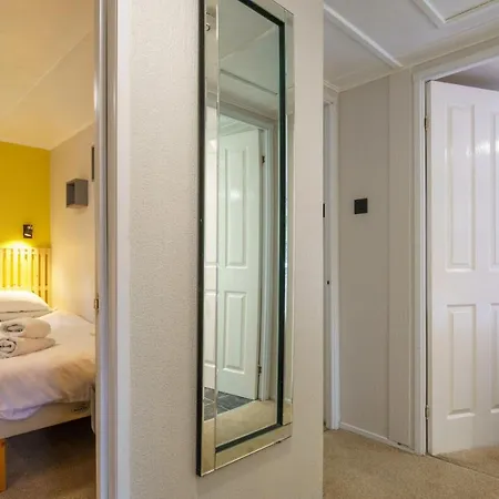 Three Trees - Hot Tub & Dog-friendly - White Cross Bay *